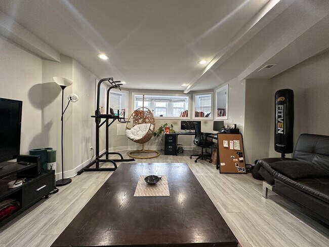 Foto del edificio - 2524 W Superior St