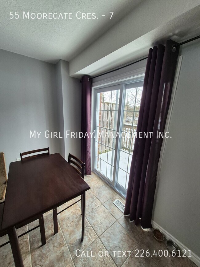 Photo du bâtiment - Bright and Spacious Townhome