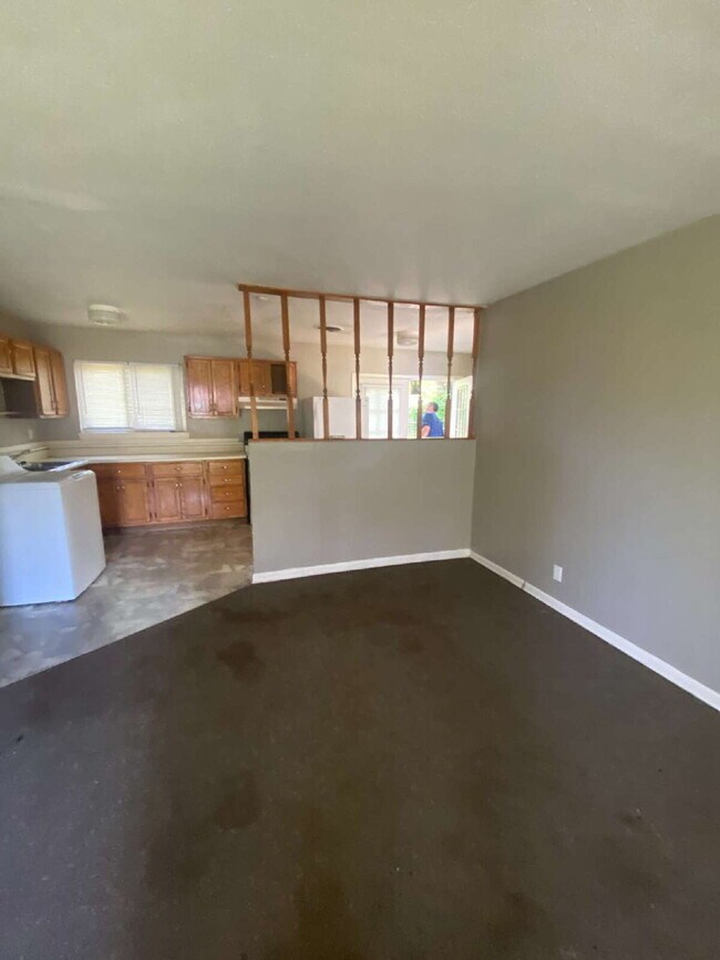 Building Photo - 1305 Collins Dr