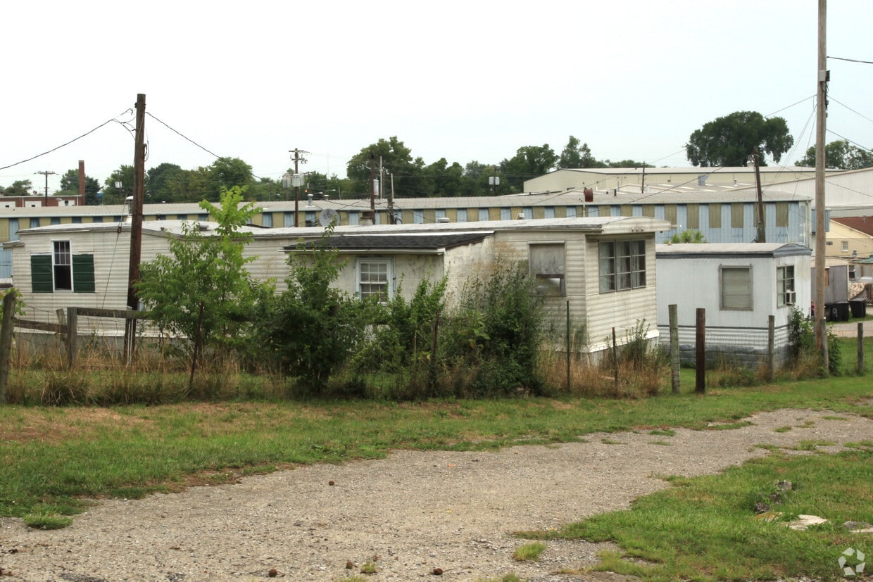 Building Photo - 205 Sterling Rd