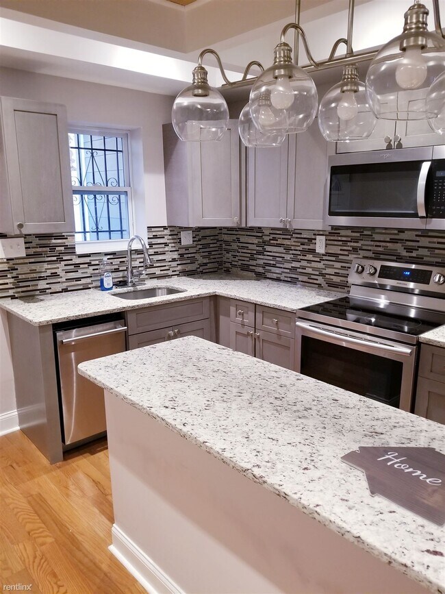 Building Photo - 2 br, 2.5 bath House - 2104 East Biddle St...