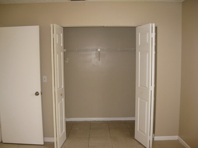 Building Photo - 4909 Serafica Dr
