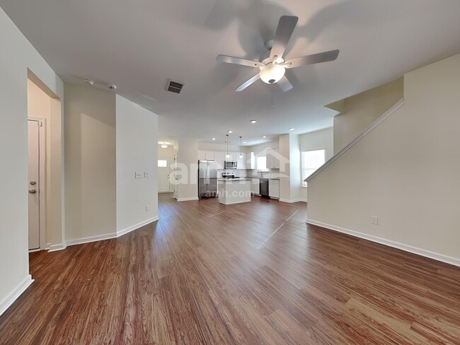 Building Photo - 553 Camp dr