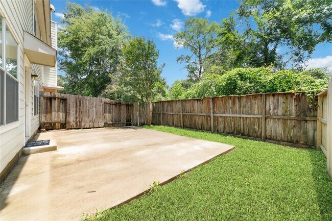Building Photo - 202 S Walden Elms Cir