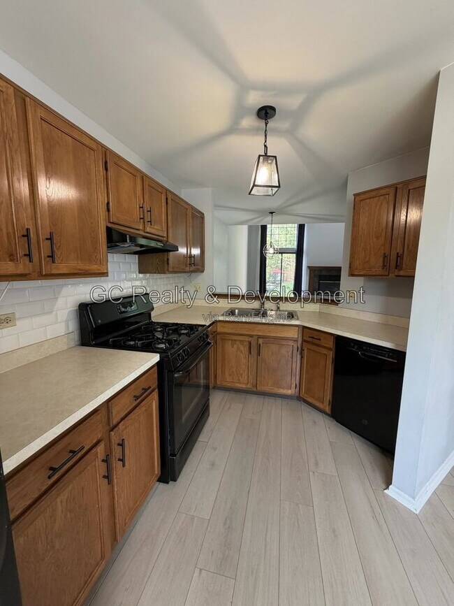 Building Photo - 222 Oak Knoll Ln