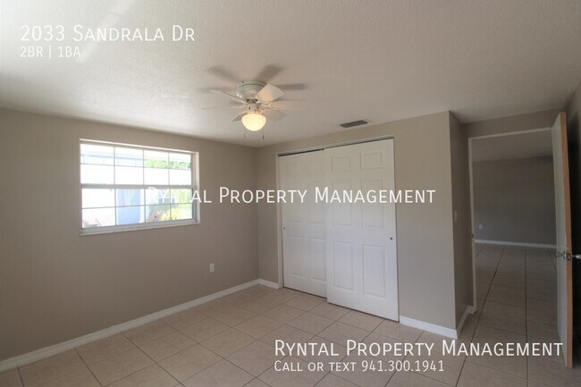 Building Photo - 2033 Sandrala Dr