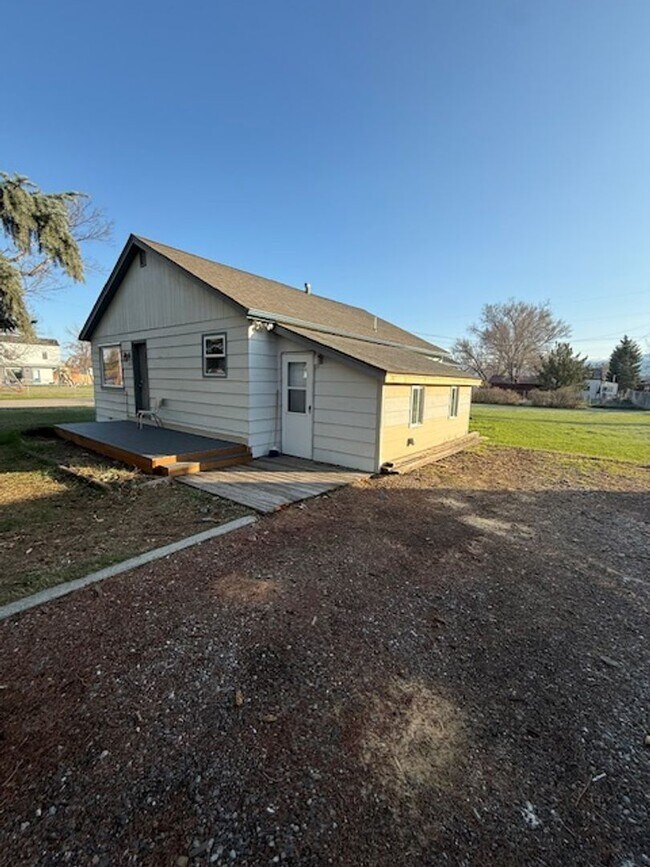Foto del edificio - Newly Renovated 2-Bedroom Home – Pet Friendly!