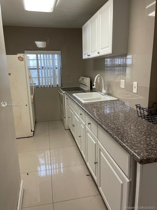 Foto del edificio - 5912 SW 66th St