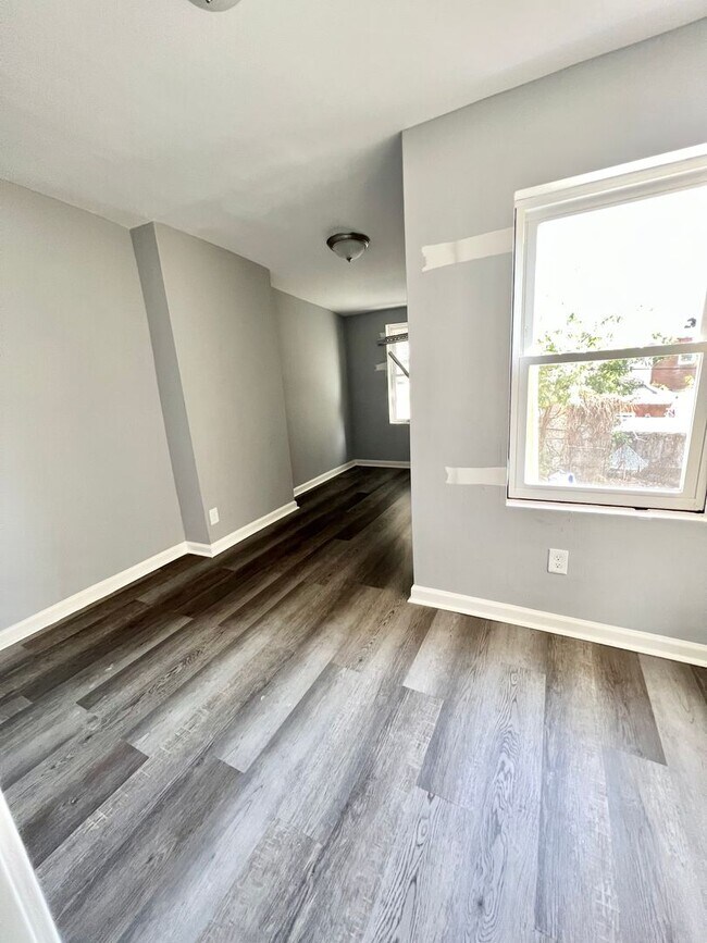 Foto del edificio - Recently rehabbed townhouse available in W...