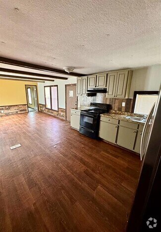 Building Photo - 663 Rd 5252