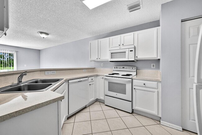 Building Photo - 8658 S Southgate Shores Cir