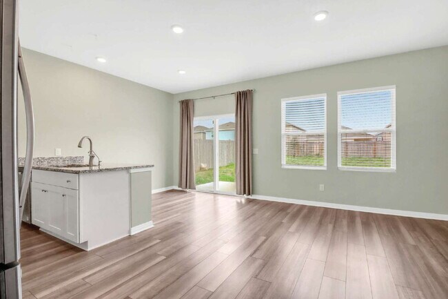 Building Photo - ASK ABOUT FREE APPLICATION FEES THROUGH AUGUST!  "Charming 3-Bedroom Retreat with 2.5 Baths with ...