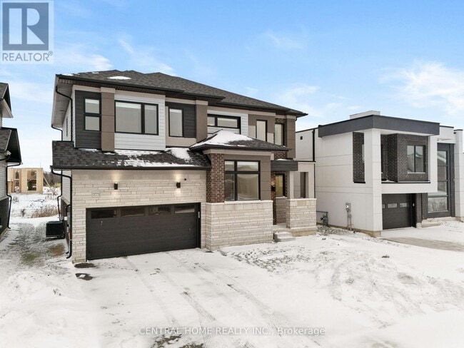 Building Photo - 3773 Sunbank Cres