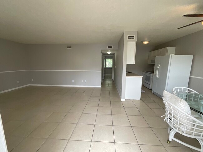 Foto del edificio - 4625 Bayshore Dr
