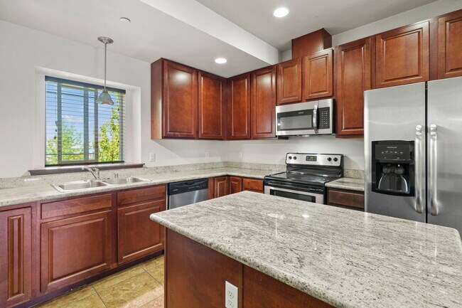 Foto del edificio - Beautiful Townhomes