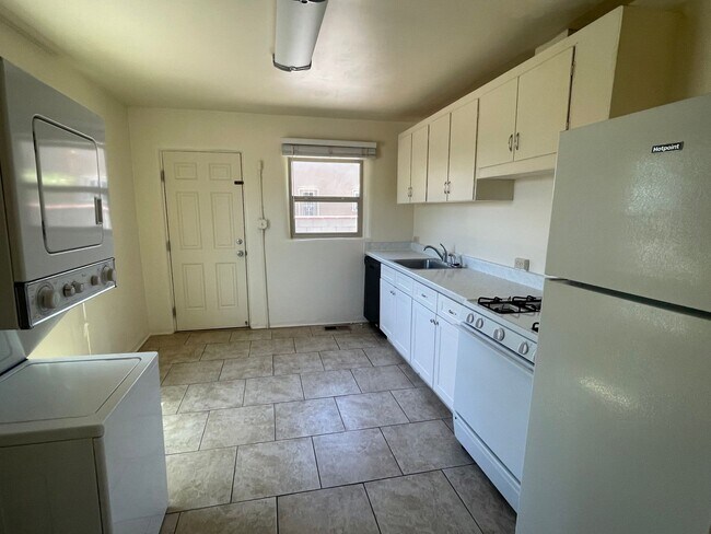 Foto del edificio - 3833/3835 Thaxton Ave SE
