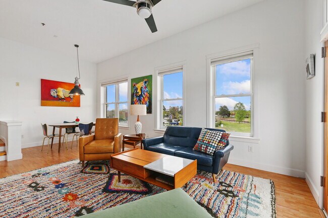 Foto del edificio - 401 Mason Ct