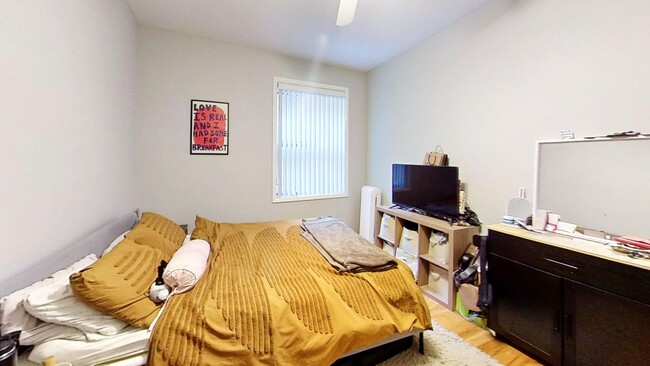 Interior Photo - 1331-41 W. Addison