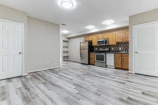 Building Photo - Nice & Cozy 2 bd/1 ba Condo in SE Washingt...