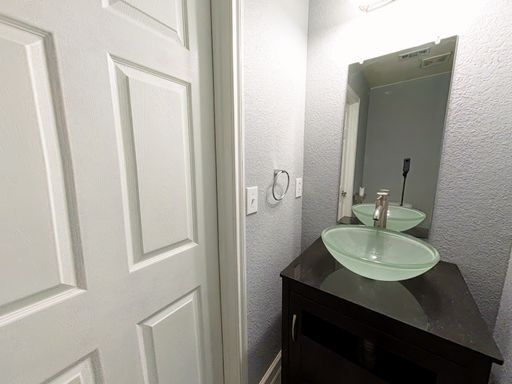Foto del edificio - Stylish San Antonio Rental with Solar Pane...