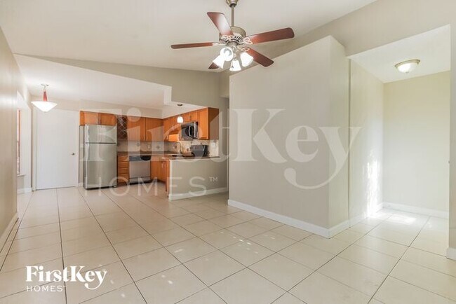 Foto del edificio - 8908 N Hamner Ave