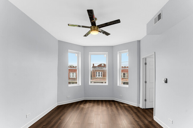 Building Photo - 4230 W 21st Pl
