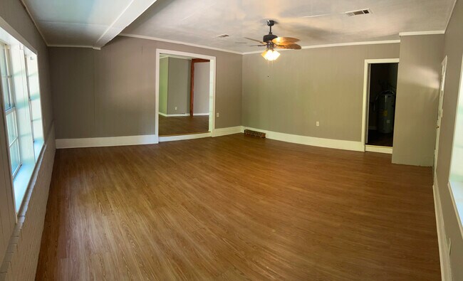Foto del edificio - 4514 Military Rd