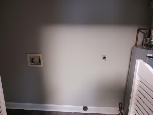 Building Photo - 4BR/2BA in St. Matthews
