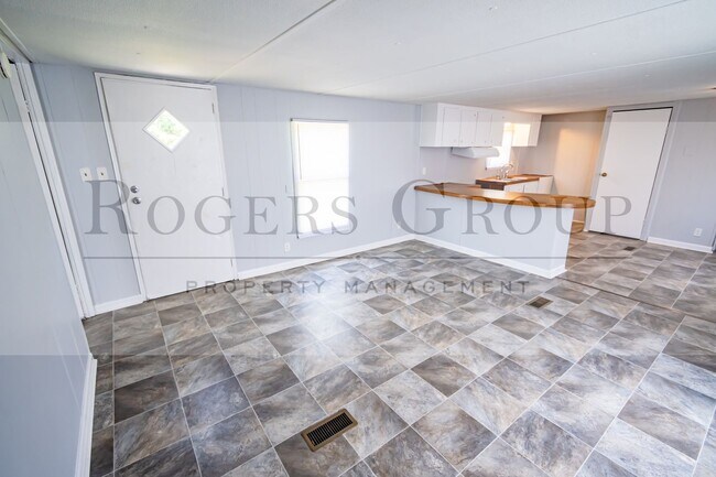 Foto del edificio - 385 Julian Smith Rd