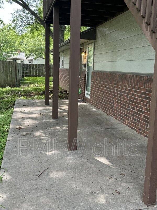 Building Photo - 107 S Gordon St