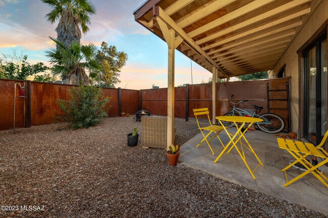 Foto del edificio - 2811 N Mountain Ave