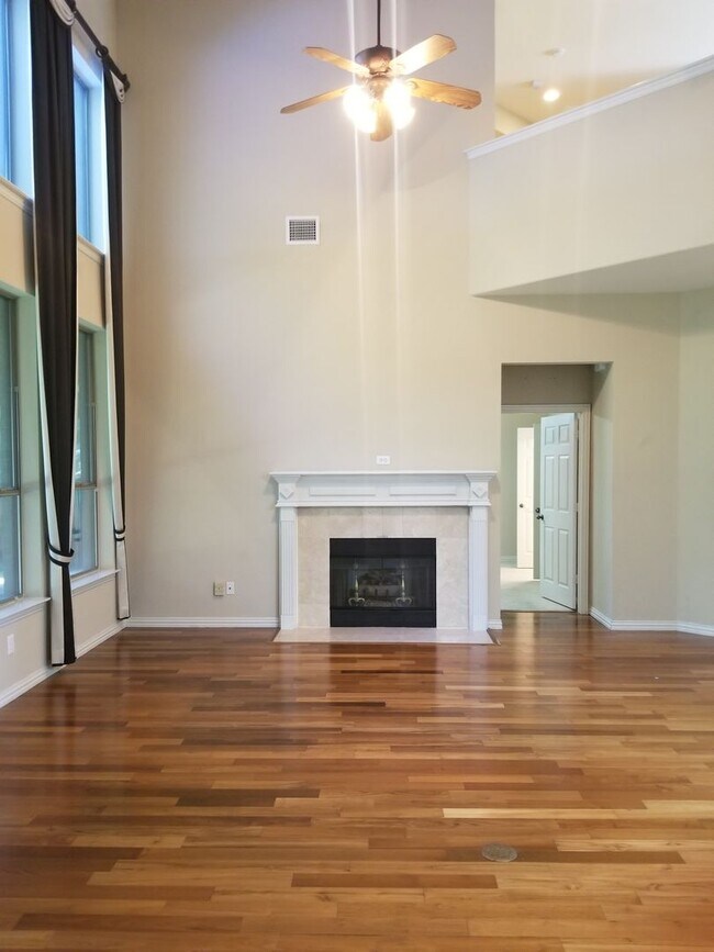 Foto del edificio - 2456 Lakewood Drive Grand Prairie, TX 75054