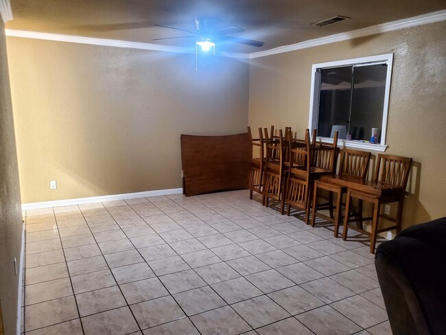 Building Photo - Do not disturb tenants- Must Apply to sche...