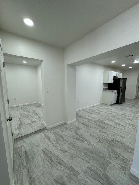 Building Photo - 1017 E West Cir Dr