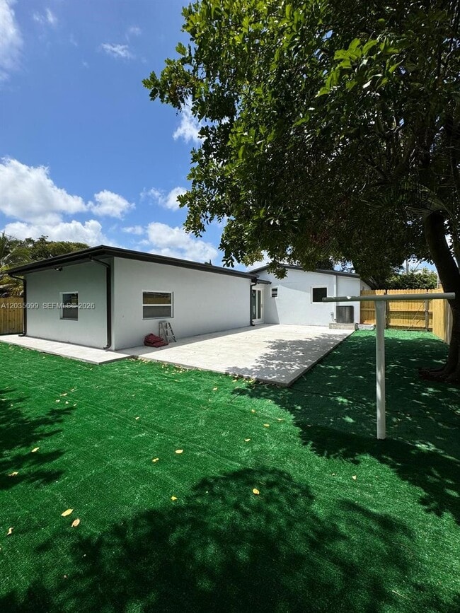 Building Photo - 4028 SW 49th Ct