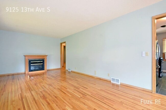 Building Photo - 9125 13th Ave S
