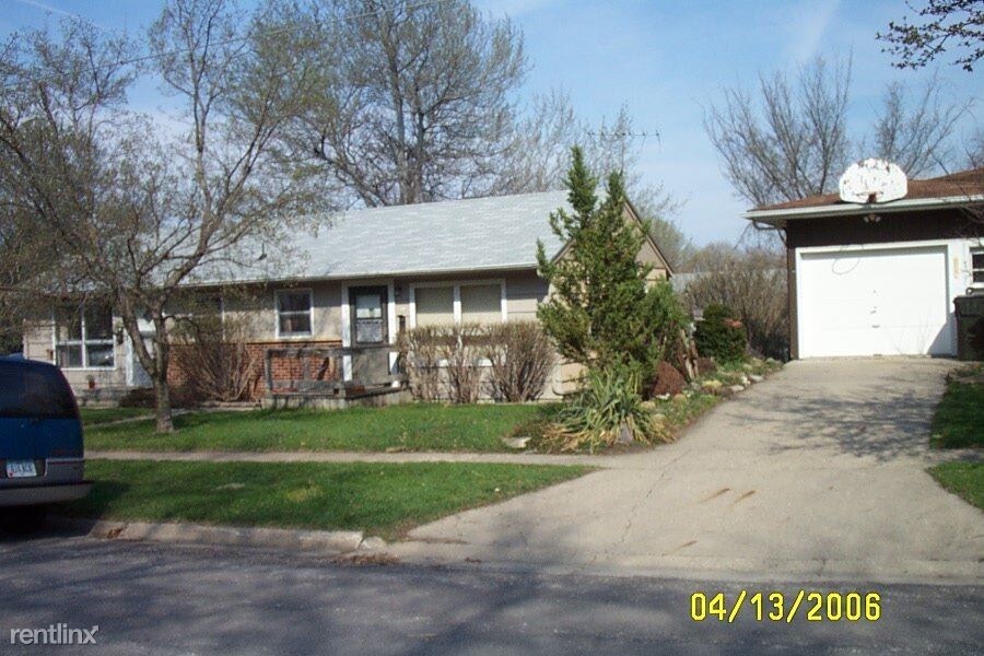 1 br, 1 bath Duplex 227 Village Dr Villa... Townhome Rentals in