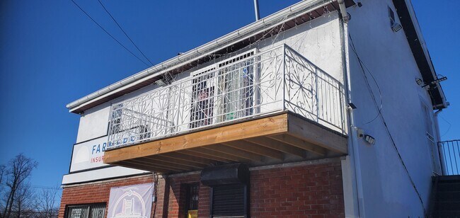 Foto del edificio - 229 Bloomfield Ave