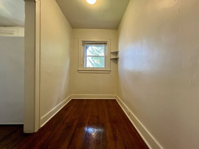Foto del edificio - Beautiful One Bedroom in Oakland! Equipped...