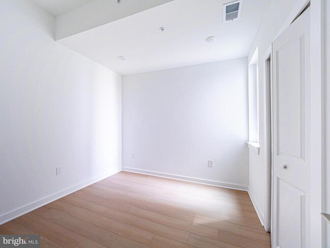 Foto del edificio - 2403 W Thompson St