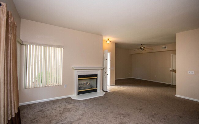 Foto del edificio - 2 Bedroom, 2 Bath Condo in Avalon Oceanside!