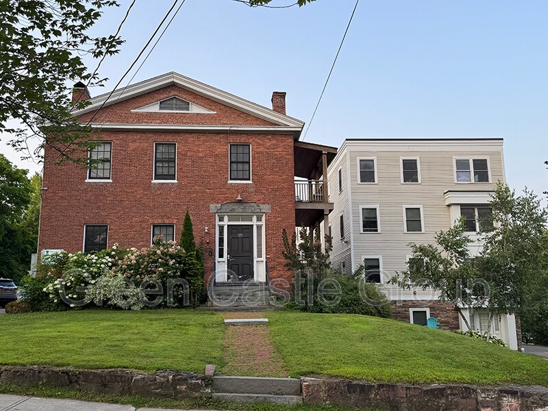 Primary Photo - 323-325-325 College St