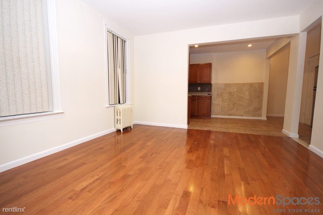 Foto del edificio - 2432 24th St