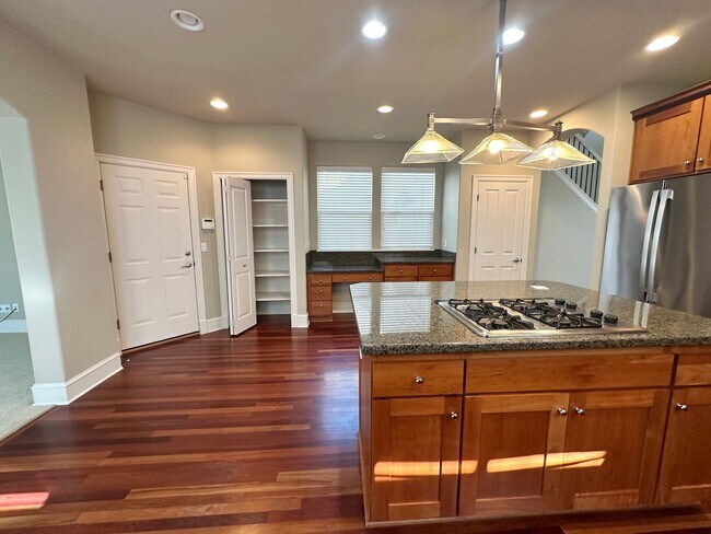 Foto del edificio - 4 Bedroom Home with Large Bonus Room!