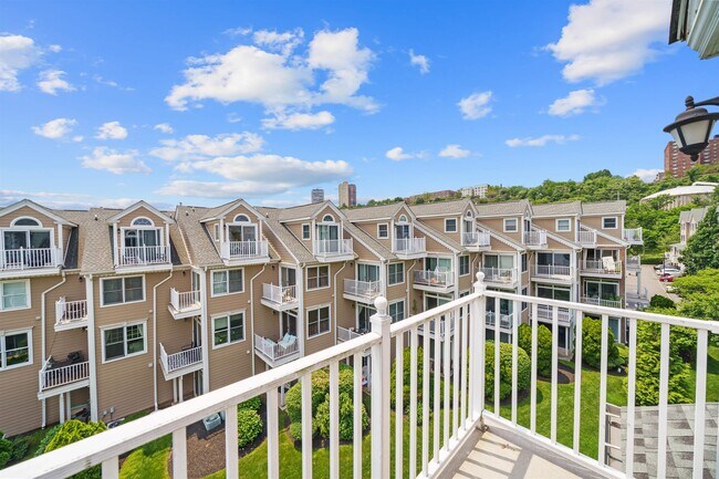 Foto del edificio - 490 Fulton Ct