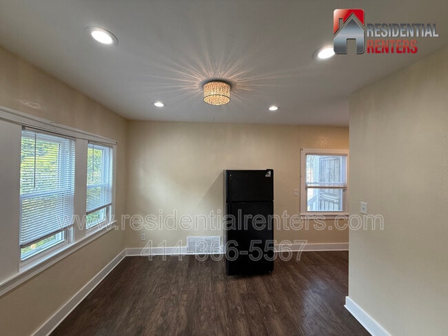 Building Photo - 3204 N 24th St