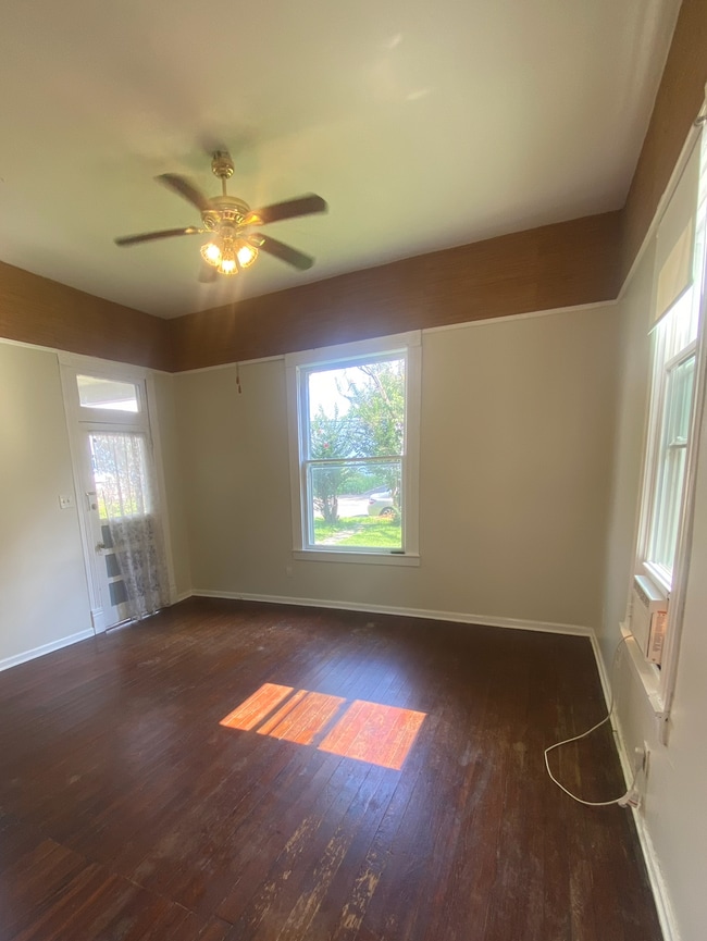 Building Photo - 2110 Cowden Ave