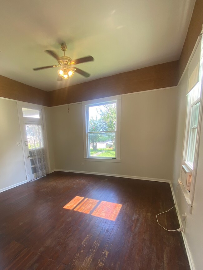 Foto del edificio - 2110 Cowden Ave