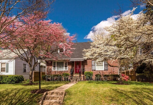 Foto del edificio - 4712 Fitzhugh Ave