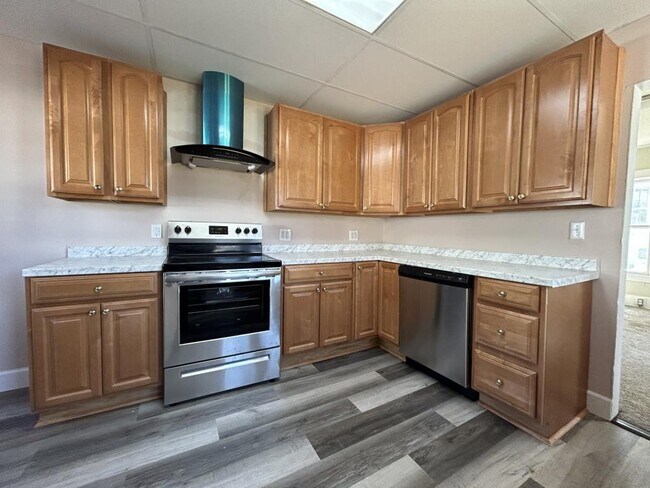 Building Photo - 200 N Almond St